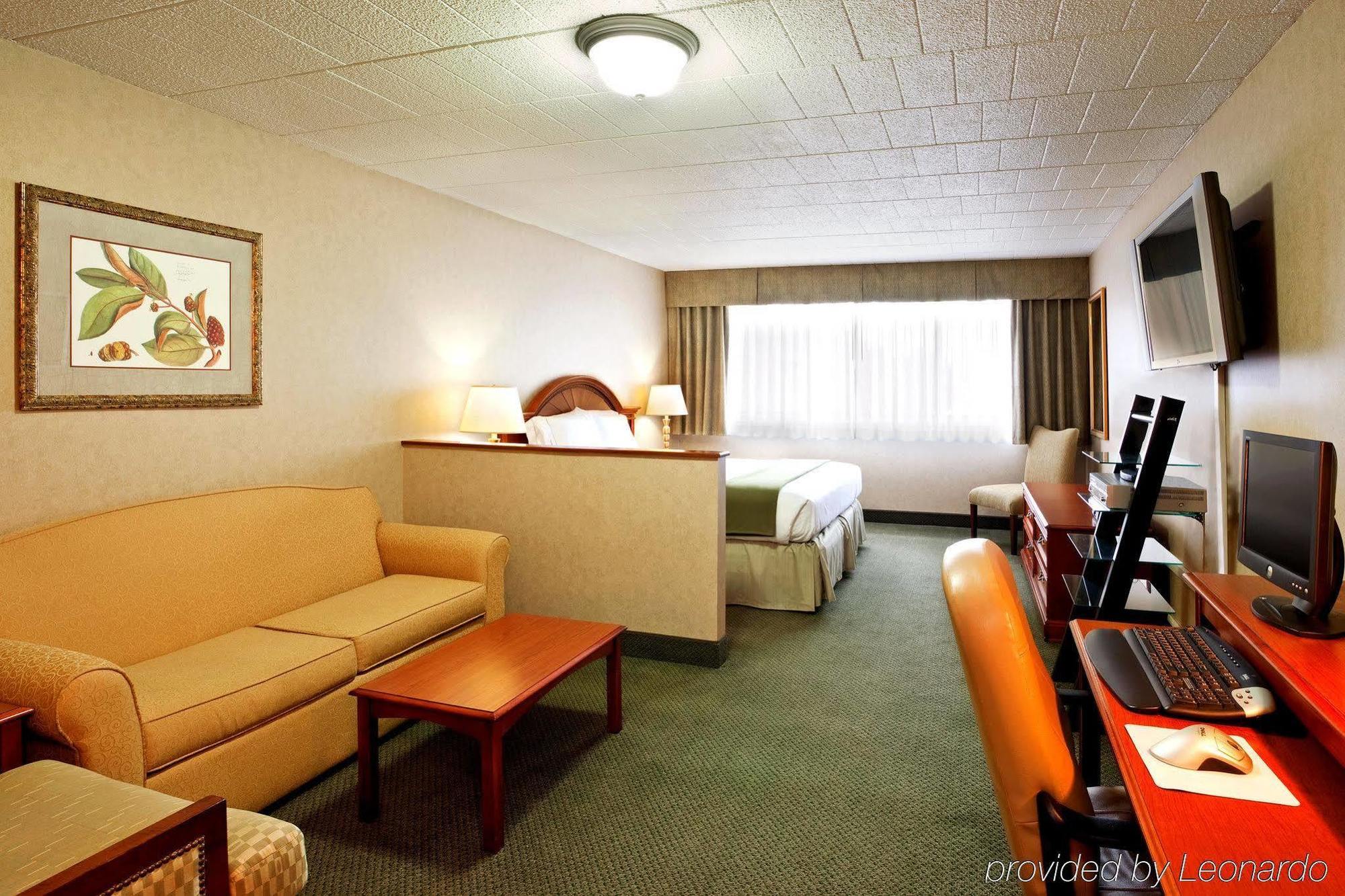 Quality Inn & Suites Altoona Pennsylvania Exterior foto